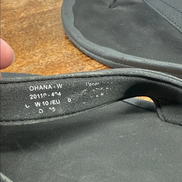 Olukai Sandals Wm 10 Ohana Black Thong Flip Flops Fishing Camping Beach Pool - Picture 9 of 9